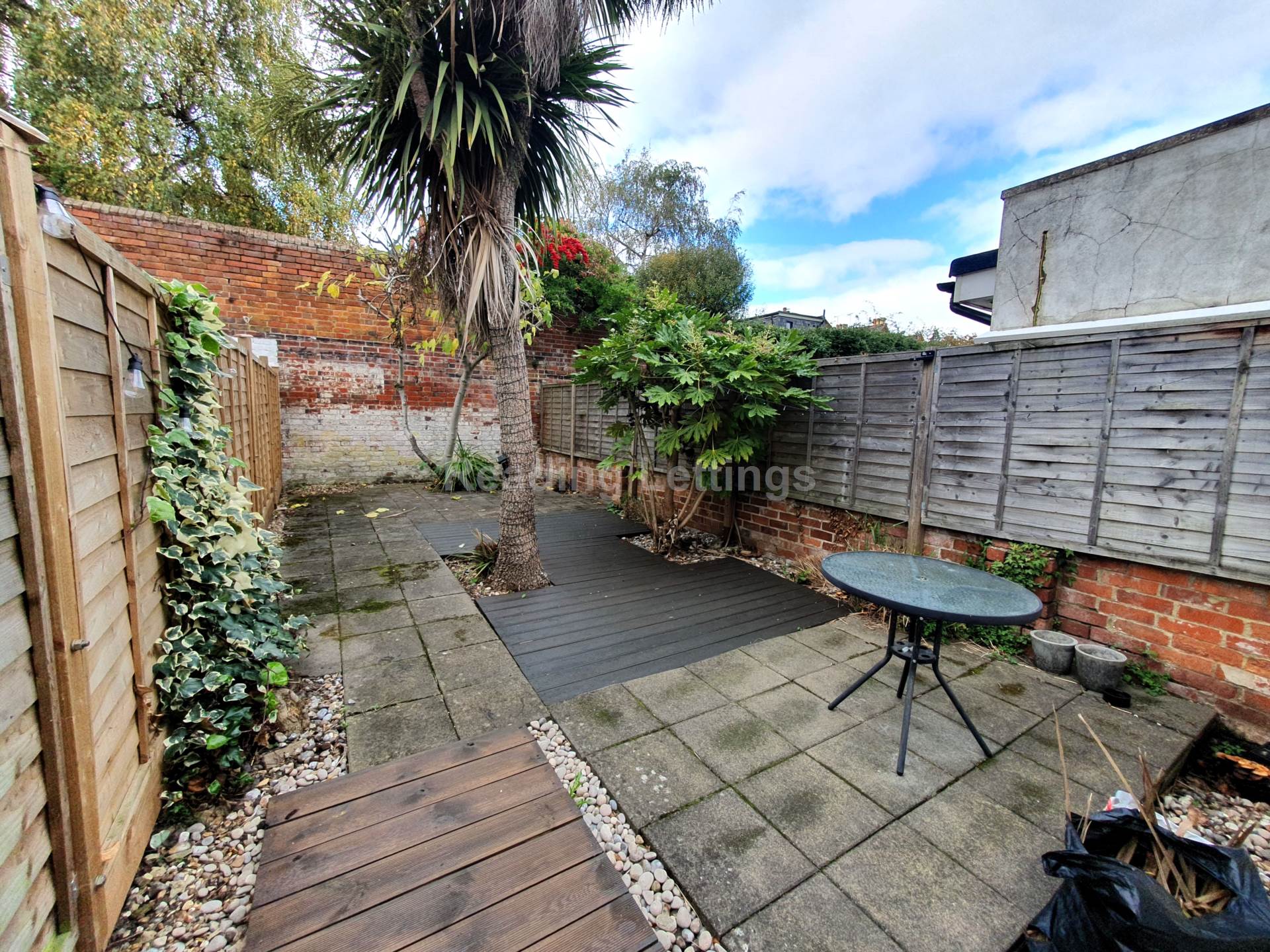 Donnington Gardens, Reading, Image 9