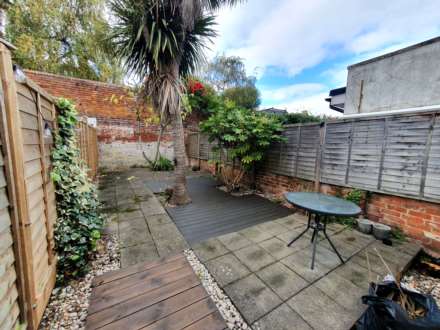 Donnington Gardens, Reading, Image 9