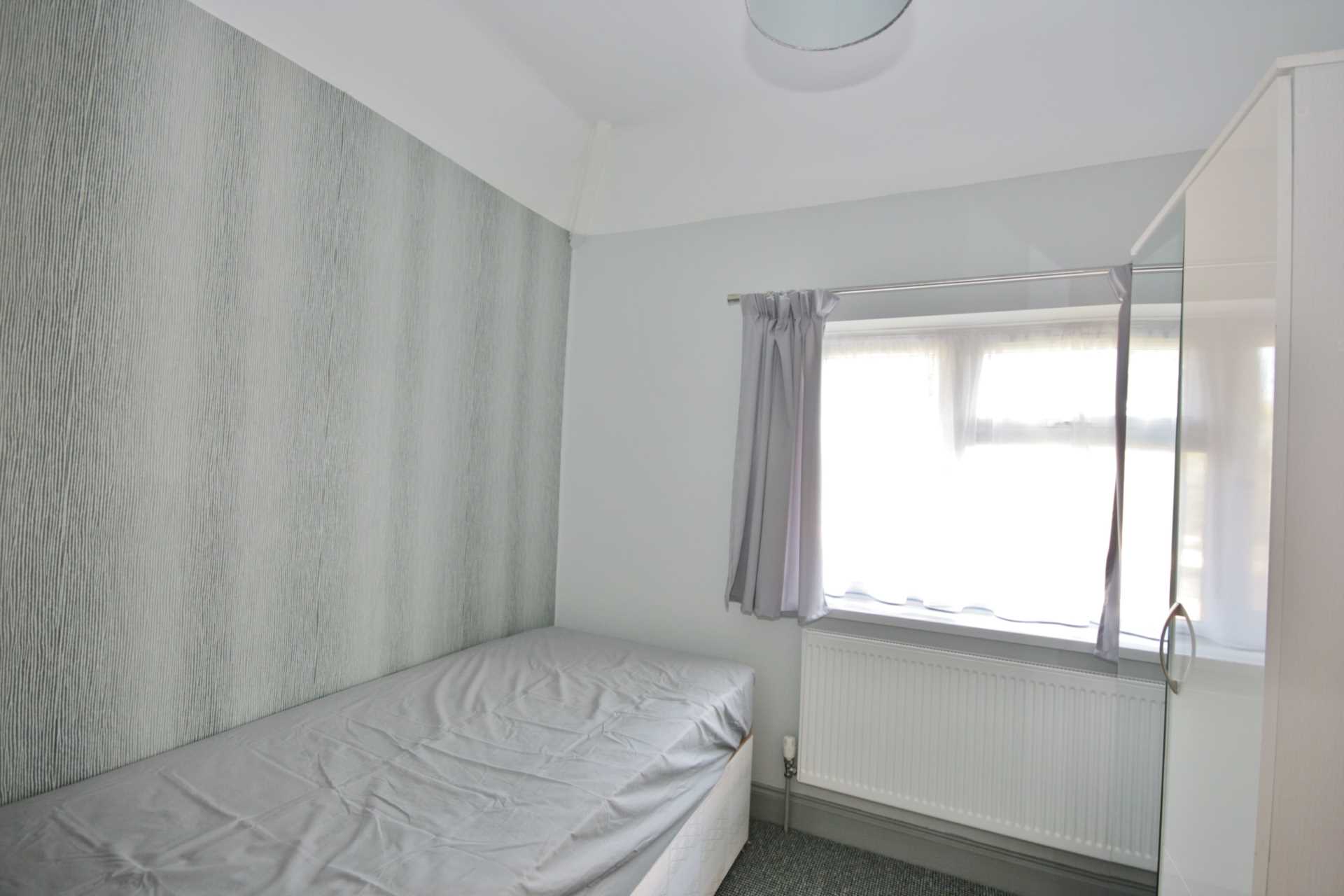 3 BEDROOM HOUSE- Dawlish Road, Reading, Image 10