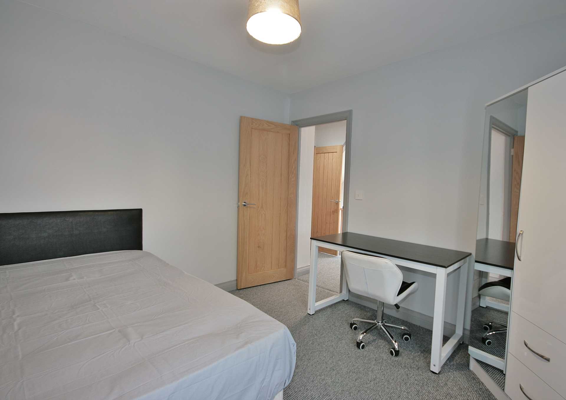 3 BEDROOM HOUSE- Dawlish Road, Reading, Image 12