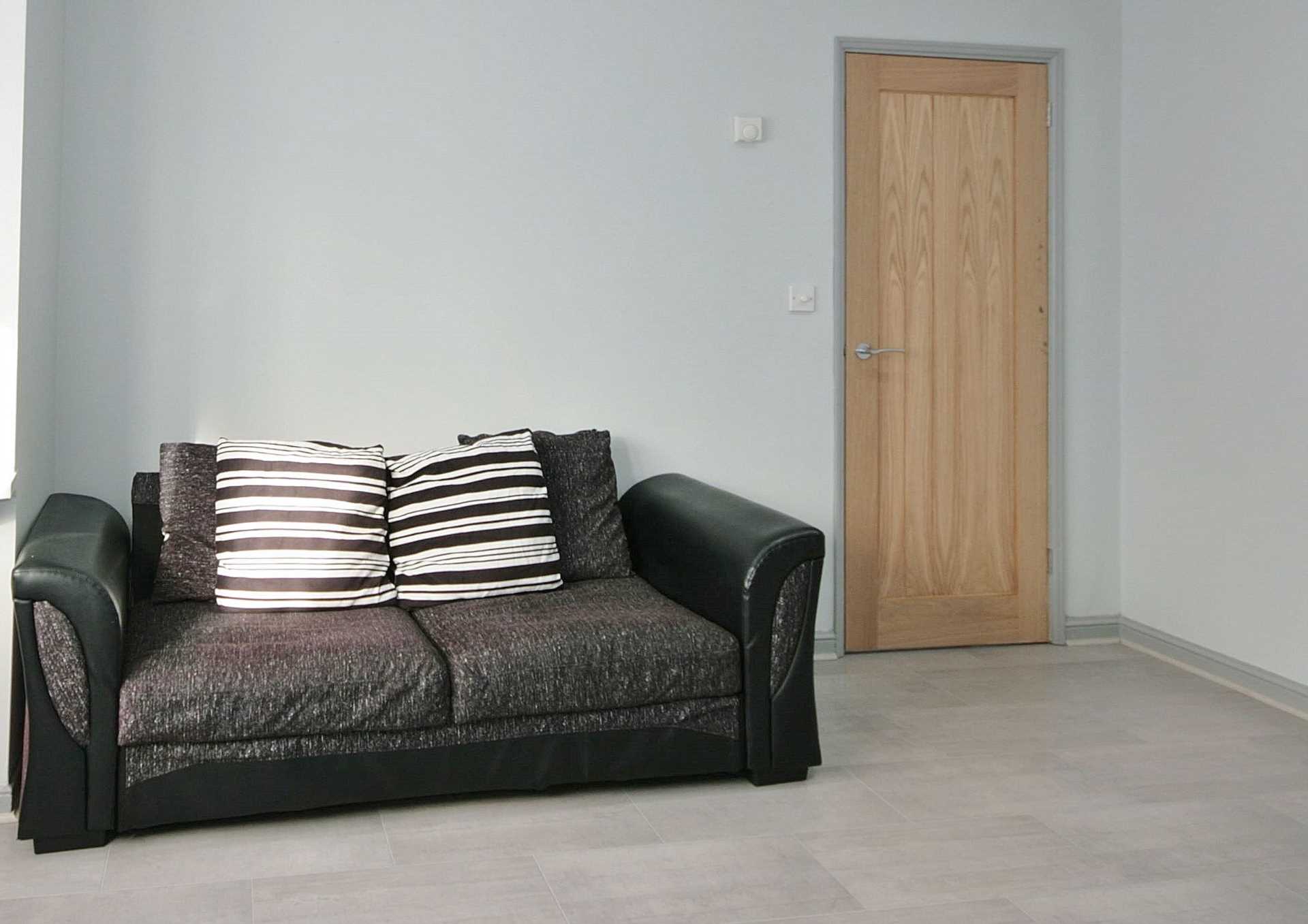 3 BEDROOM HOUSE- Dawlish Road, Reading, Image 4