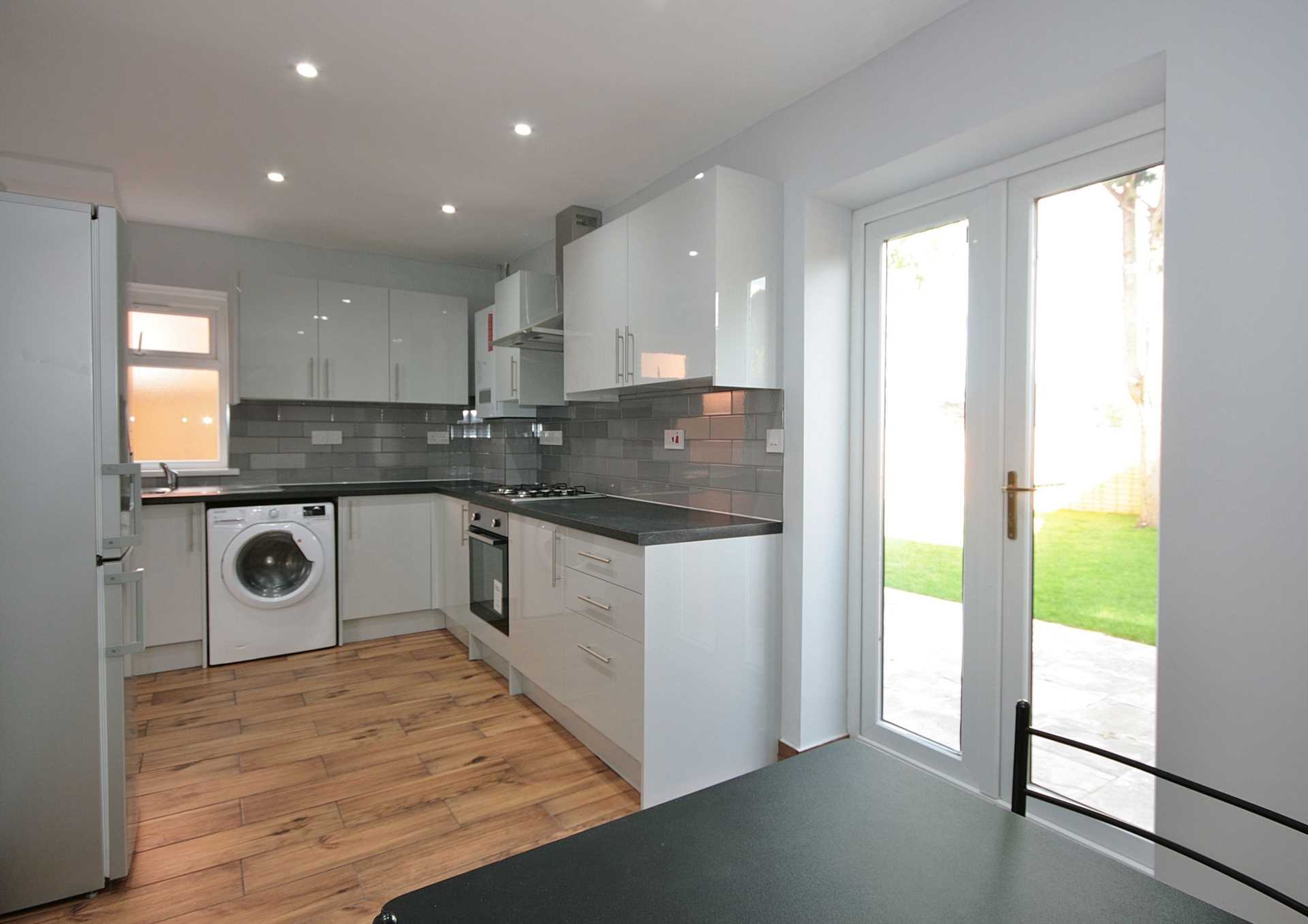 3 BEDROOM HOUSE- Dawlish Road, Reading, Image 6
