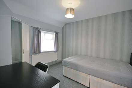 3 BEDROOM HOUSE- Dawlish Road, Reading, Image 11