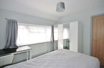 3 BEDROOM HOUSE- Dawlish Road, Reading, Image 13