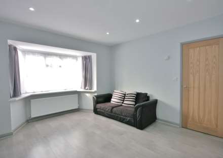 3 BEDROOM HOUSE- Dawlish Road, Reading, Image 2