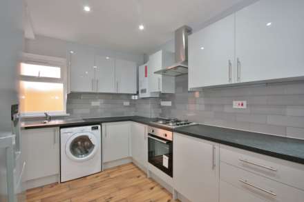 3 BEDROOM HOUSE- Dawlish Road, Reading, Image 5