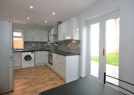 3 BEDROOM HOUSE- Dawlish Road, Reading, Image 6