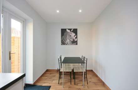 3 BEDROOM HOUSE- Dawlish Road, Reading, Image 7