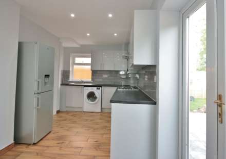 3 BEDROOM HOUSE- Dawlish Road, Reading, Image 9