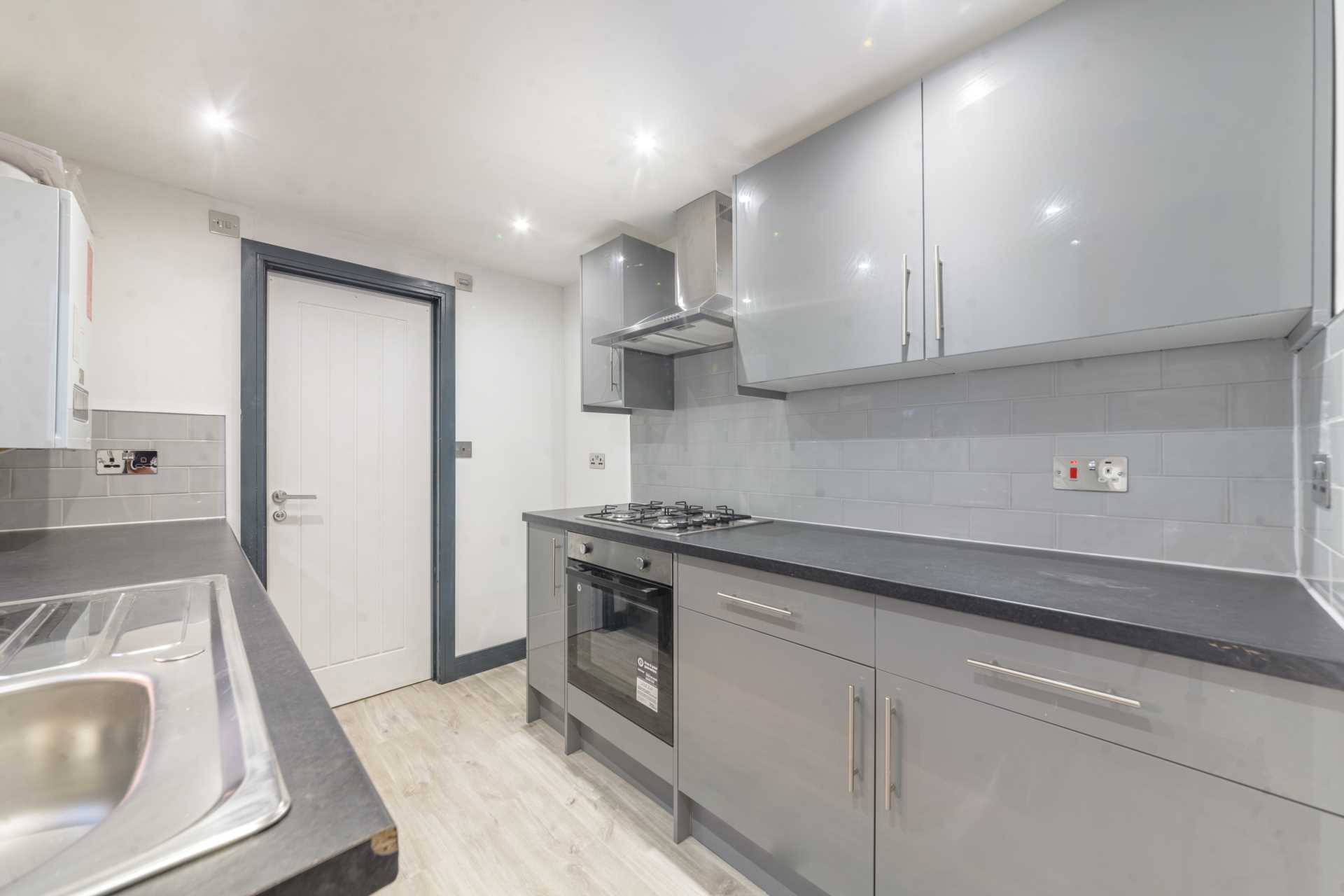 2 Bedroom House- Coventry Road, Reading, Image 2