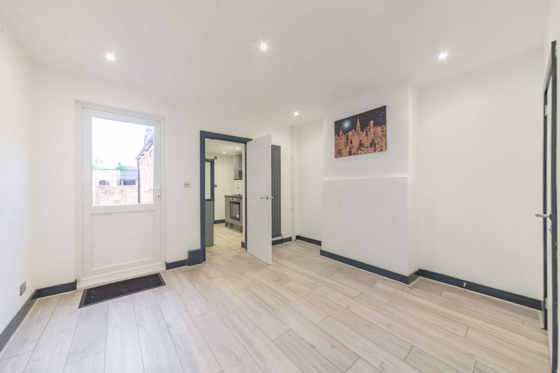 2 Bedroom House- Coventry Road, Reading, Image 3