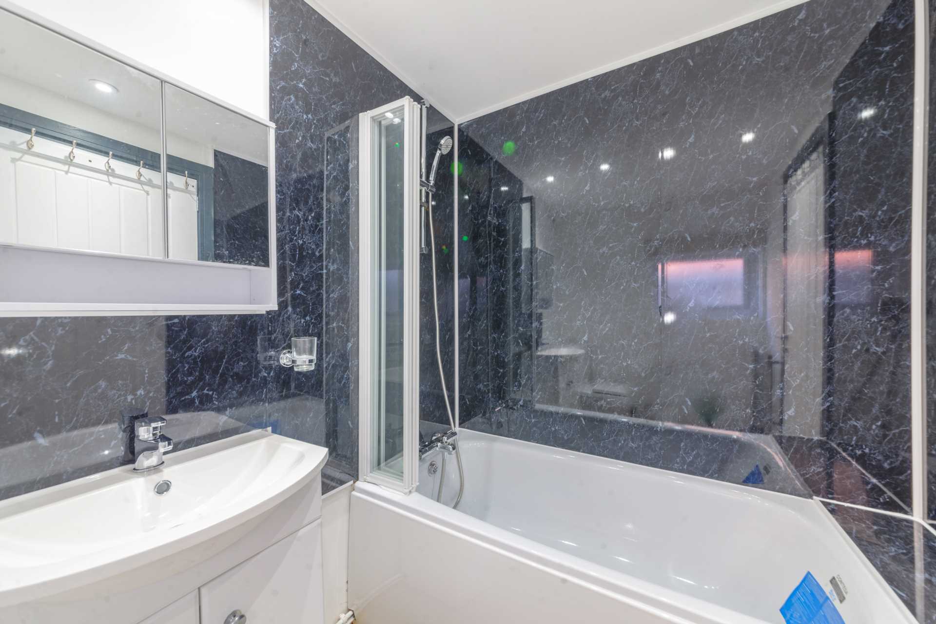 2 Bedroom House- Coventry Road, Reading, Image 5