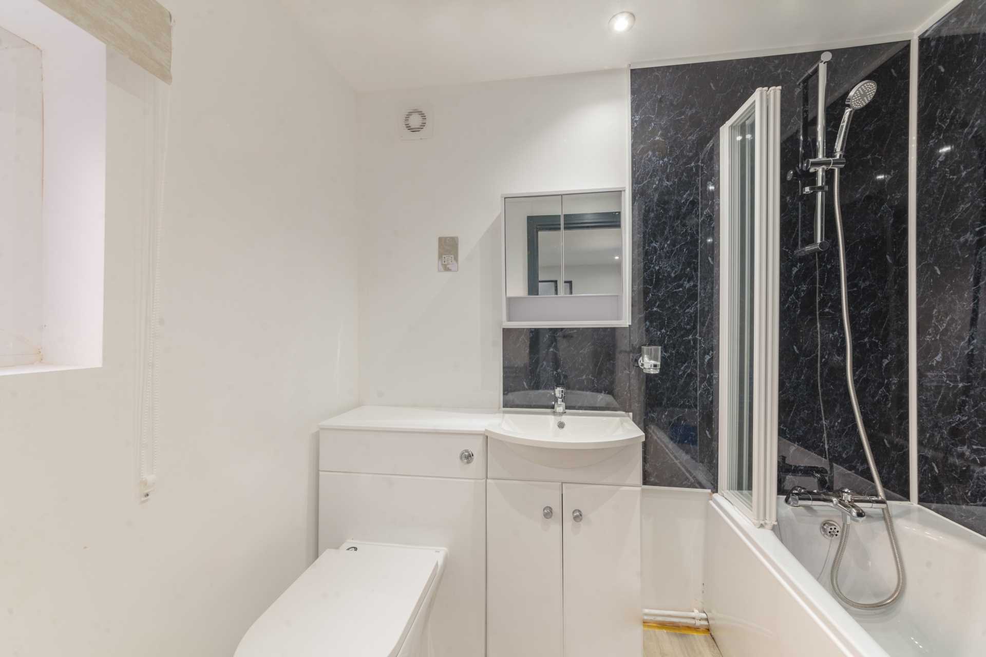 2 Bedroom House- Coventry Road, Reading, Image 6