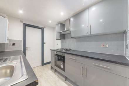 2 Bedroom House- Coventry Road, Reading, Image 2