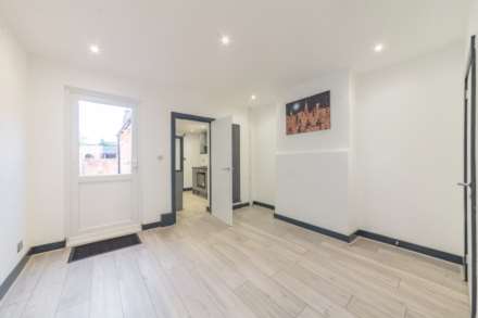 2 Bedroom House- Coventry Road, Reading, Image 3
