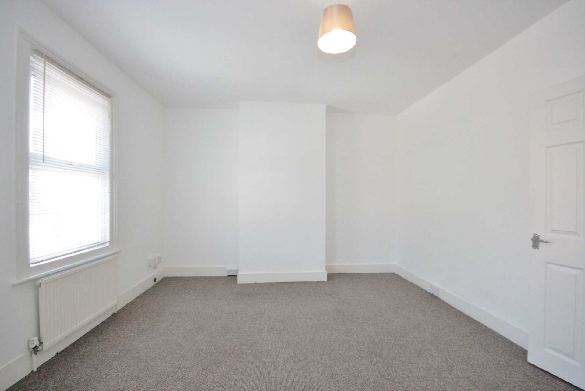 FOUR BEDROOM HOUSE- Oxford Rd, Reading, Image 2