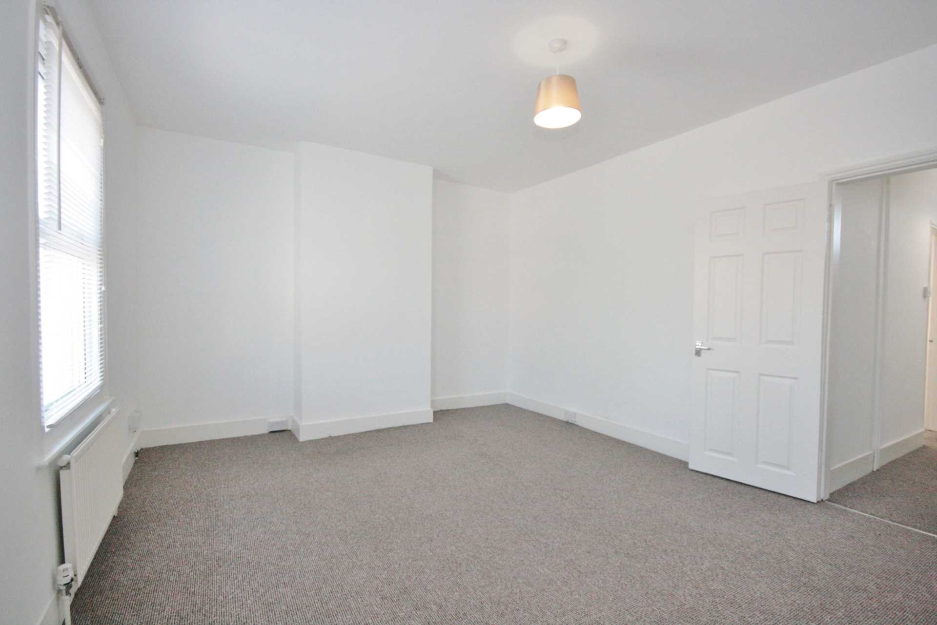 FOUR BEDROOM HOUSE- Oxford Rd, Reading, Image 3