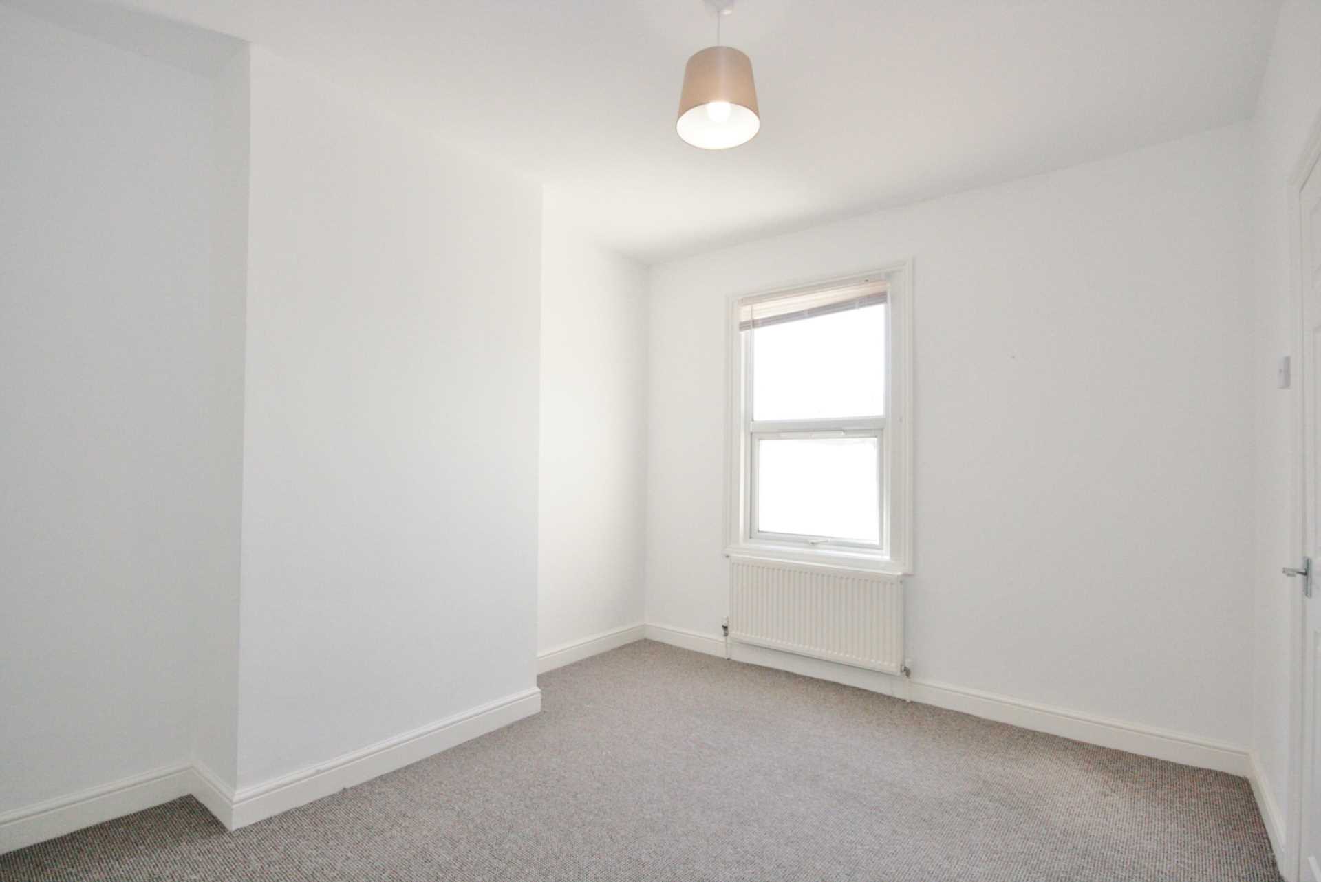 FOUR BEDROOM HOUSE- Oxford Rd, Reading, Image 4