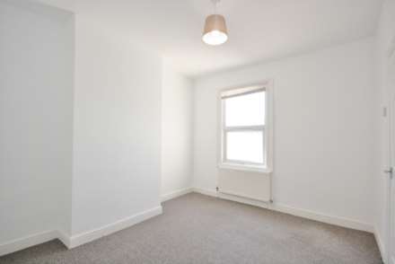 FOUR BEDROOM HOUSE- Oxford Rd, Reading, Image 4
