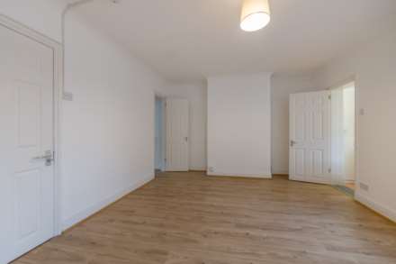 3 BEDROOM HOUSE- Sherwood Street, Reading