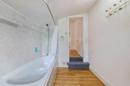 3 BEDROOM HOUSE- Sherwood Street, Reading, Image 23