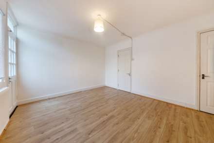 3 BEDROOM HOUSE- Sherwood Street, Reading, Image 3