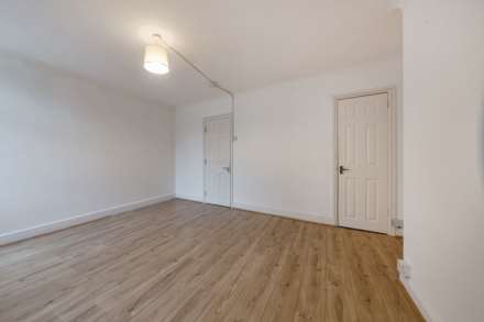 3 BEDROOM HOUSE- Sherwood Street, Reading, Image 4