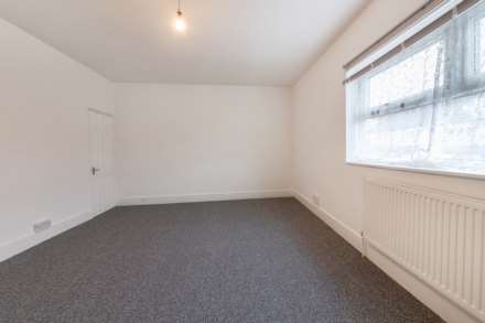 3 BEDROOM HOUSE- Sherwood Street, Reading, Image 7
