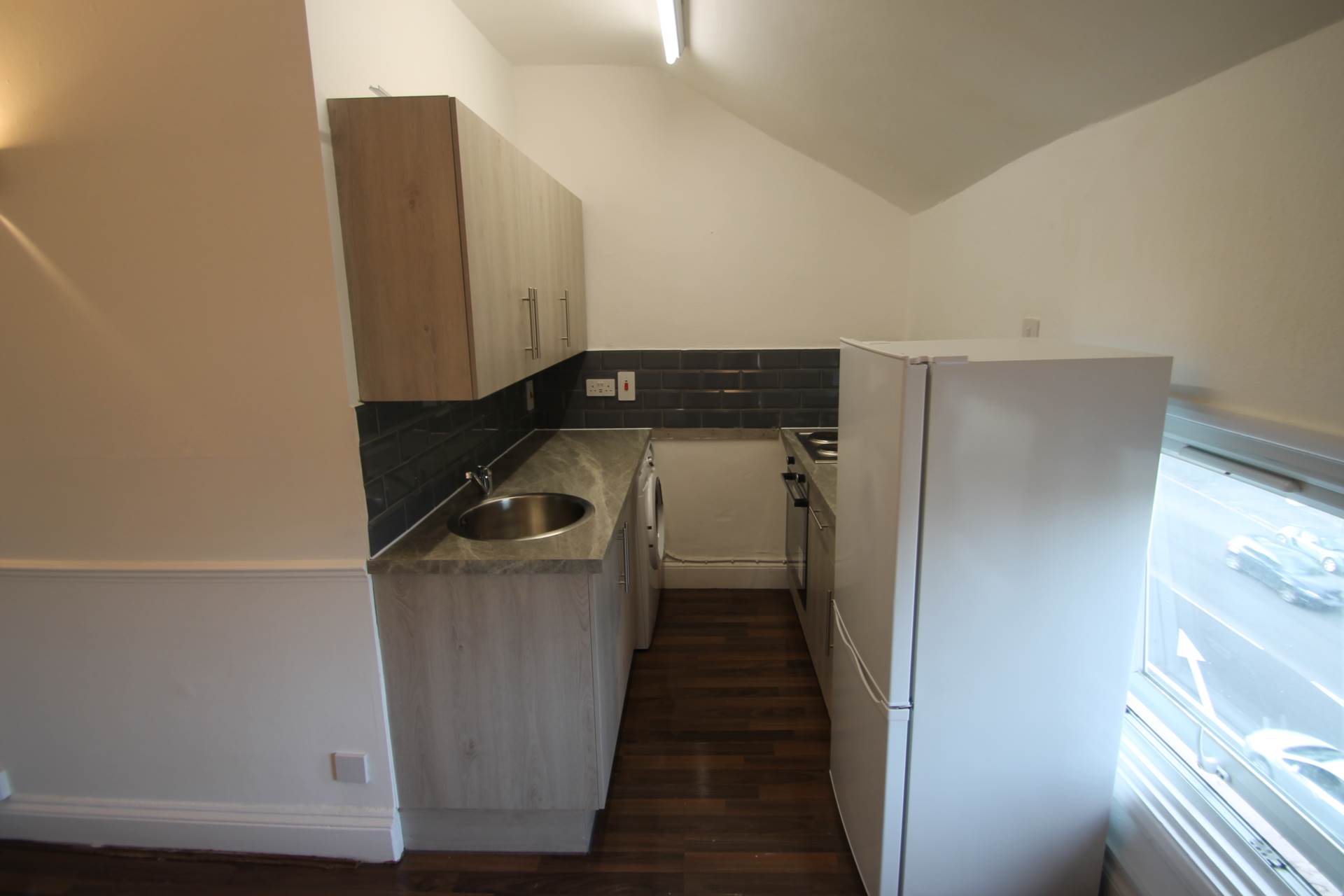 STUDIO FLAT FOR SALE, Castle Hill, Reading, Image 4
