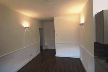 STUDIO FLAT FOR SALE, Castle Hill, Reading, Image 3