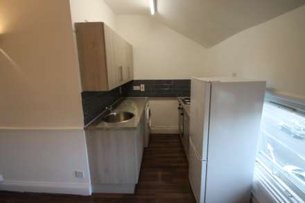 STUDIO FLAT FOR SALE, Castle Hill, Reading, Image 4