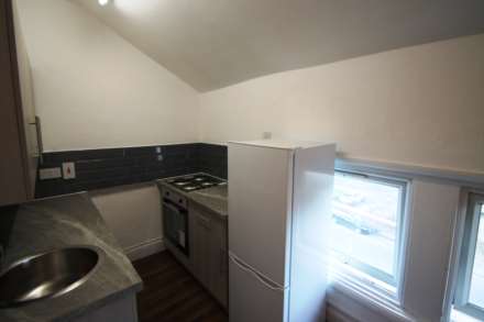 STUDIO FLAT FOR SALE, Castle Hill, Reading, Image 5