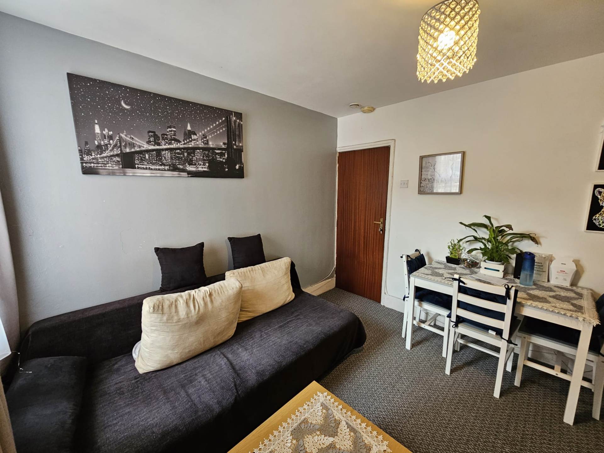 ONE BEDROOM GROUND FLAT WITH PRVATE GARDEN - BILLS INCLUDED, Image 2