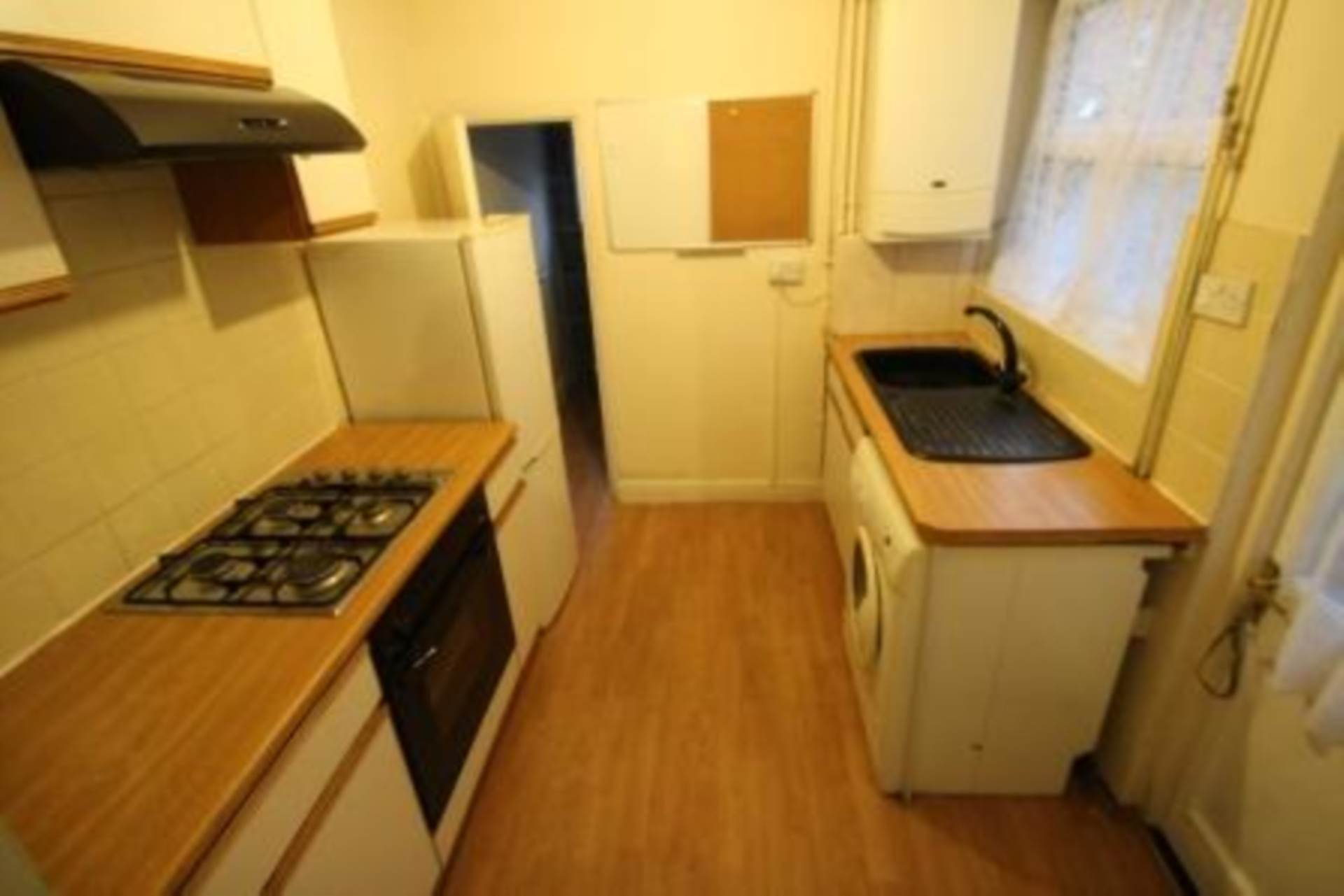 ONE BEDROOM GROUND FLAT WITH PRVATE GARDEN - BILLS INCLUDED, Image 3