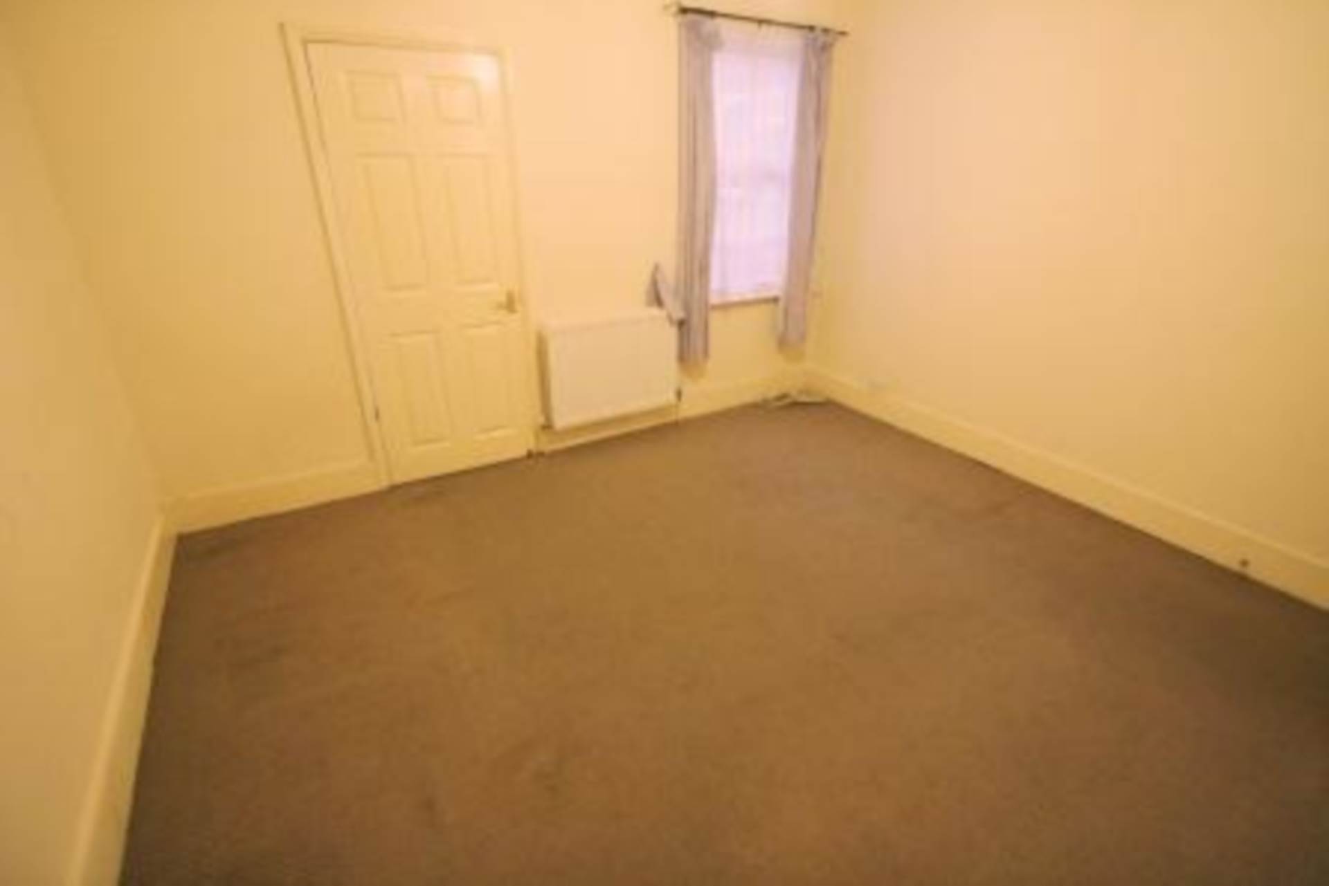 ONE BEDROOM GROUND FLAT WITH PRVATE GARDEN - BILLS INCLUDED, Image 4