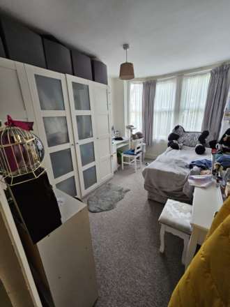 ONE BEDROOM GROUND FLAT WITH PRVATE GARDEN - BILLS INCLUDED, Image 1