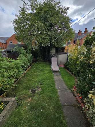 ONE BEDROOM GROUND FLAT WITH PRVATE GARDEN - BILLS INCLUDED, Image 5
