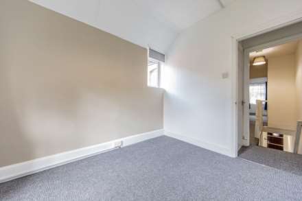 3 BEDROOM SPACIOUS PROPERTY - Water Road, Reading, Image 18