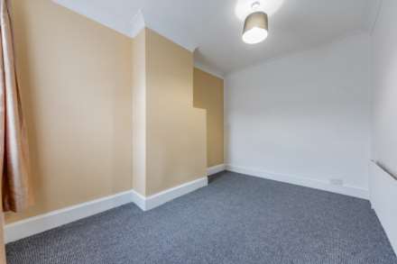 3 BEDROOM SPACIOUS PROPERTY - Water Road, Reading, Image 23