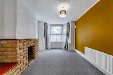 3 BEDROOM SPACIOUS PROPERTY - Water Road, Reading, Image 3