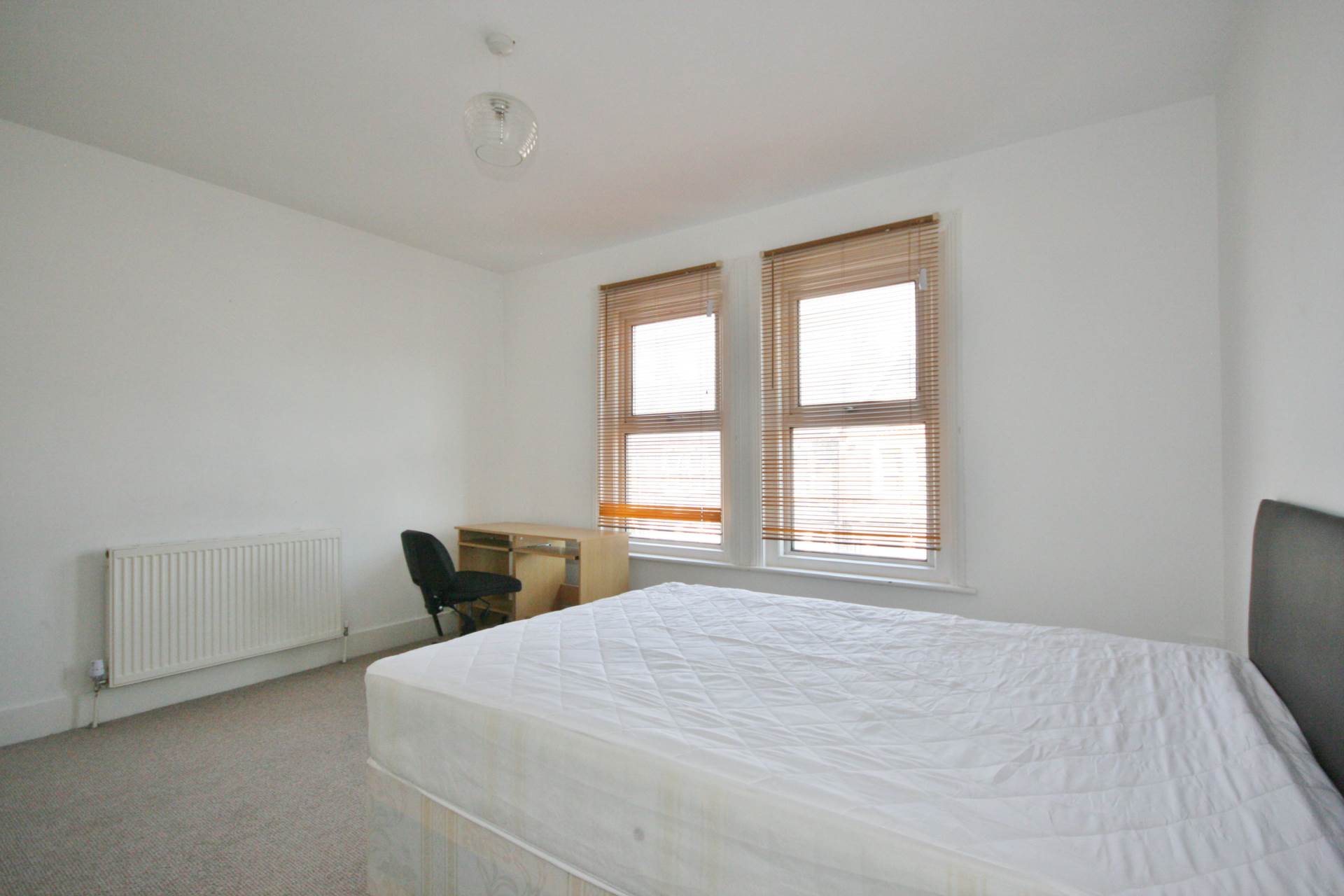 3/4 BEDROOM HOUSE- Manchester Road, Reading, Image 3