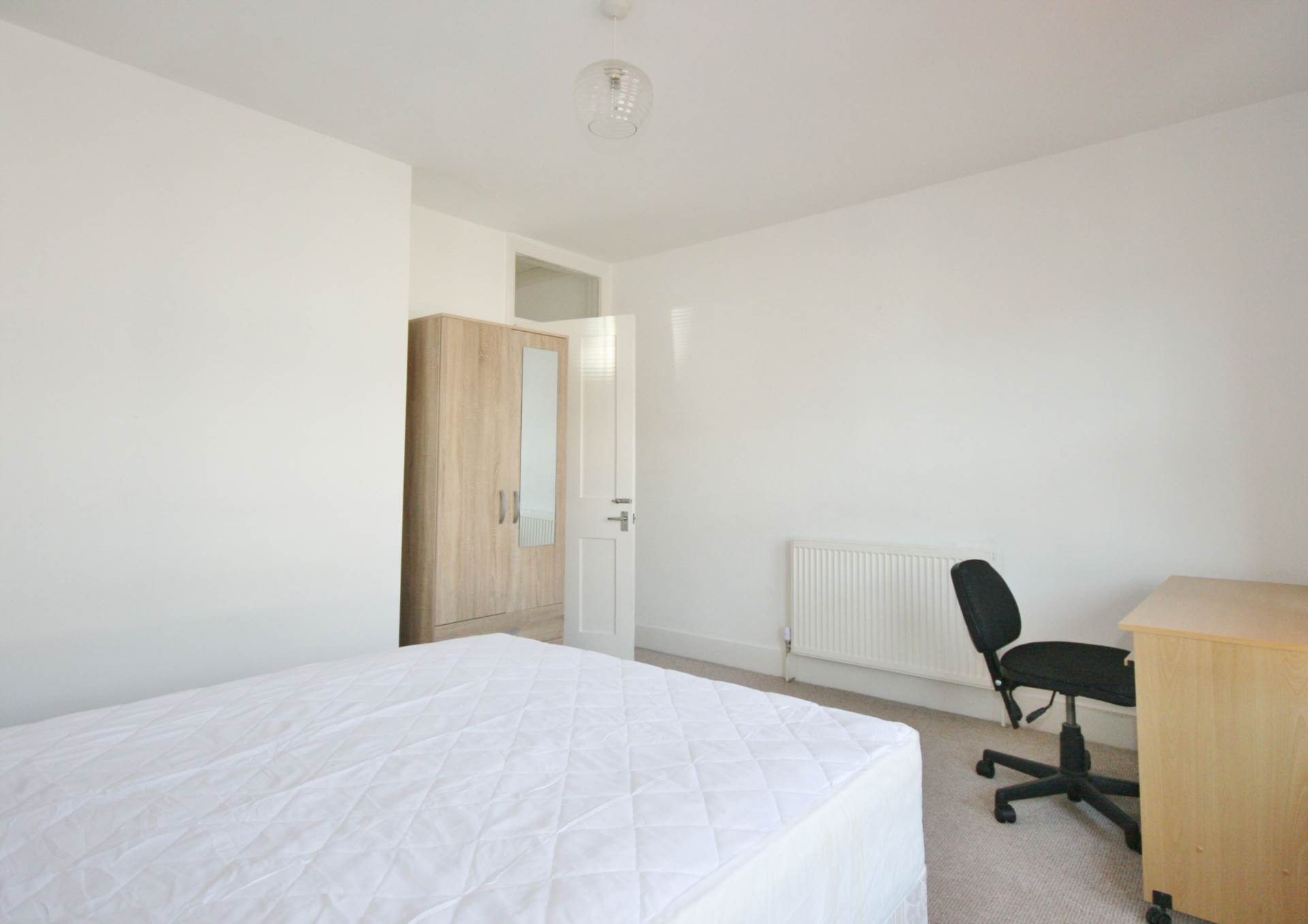 3/4 BEDROOM HOUSE- Manchester Road, Reading, Image 7
