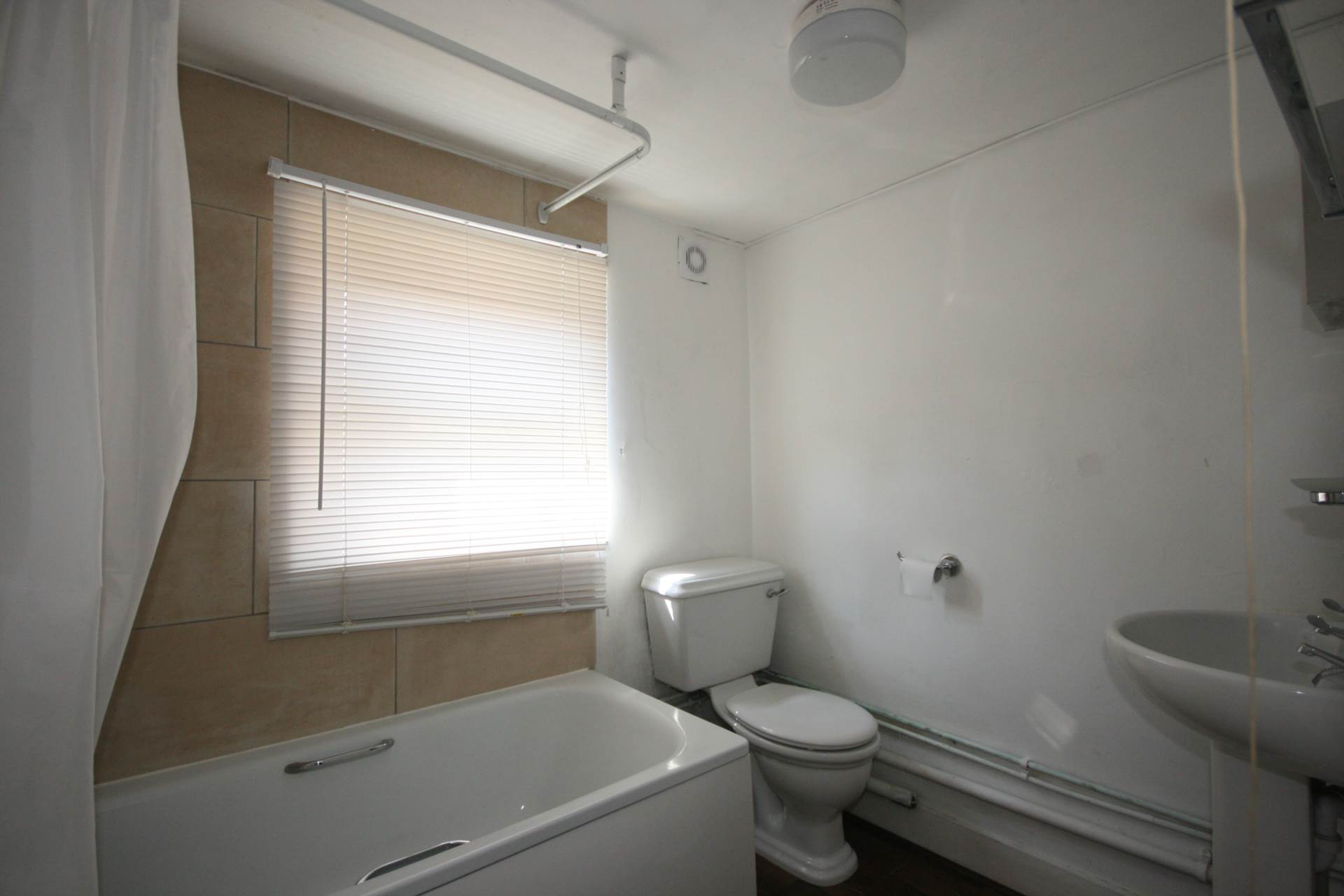 3/4 BEDROOM HOUSE- Manchester Road, Reading, Image 8