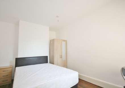 3/4 BEDROOM HOUSE- Manchester Road, Reading, Image 5