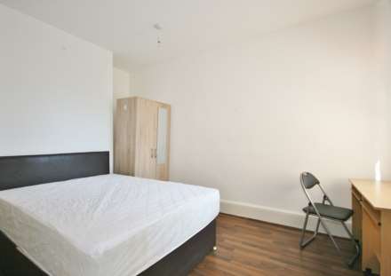 3/4 BEDROOM HOUSE- Manchester Road, Reading, Image 6