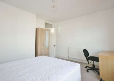 3/4 BEDROOM HOUSE- Manchester Road, Reading, Image 7