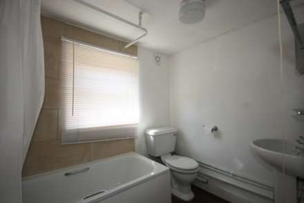 3/4 BEDROOM HOUSE- Manchester Road, Reading, Image 8