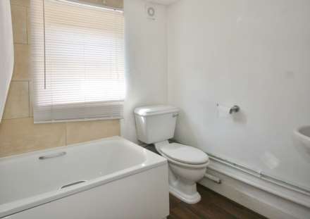 3/4 BEDROOM HOUSE- Manchester Road, Reading, Image 9