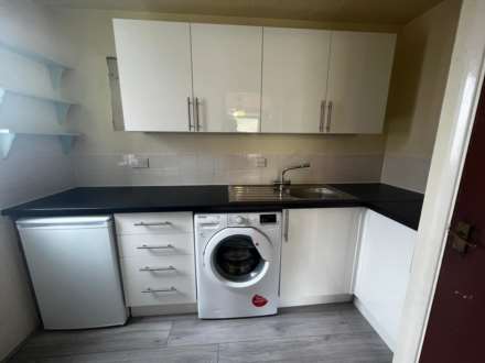Tippett Rise, Reading - with private car park, Image 2