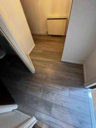 Tippett Rise, Reading - with private car park, Image 9